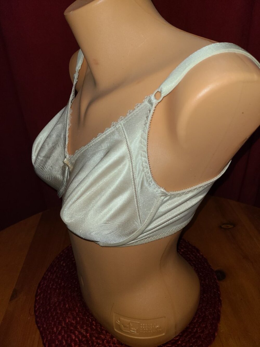 VTG Bali Double Support Bra Women's 3712 LT Beige 32CD Seamless Underwire Bra - Picture 3 of 5